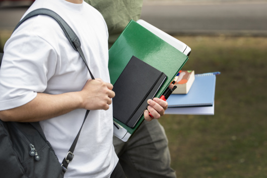 Mérföldkő az erdélyi magyar oktatásban: elsőbbséget kapnak a magyar nyelven írt tankönyvek